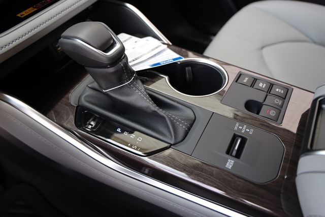 2026 Toyota Highlander Limited - Photo 24