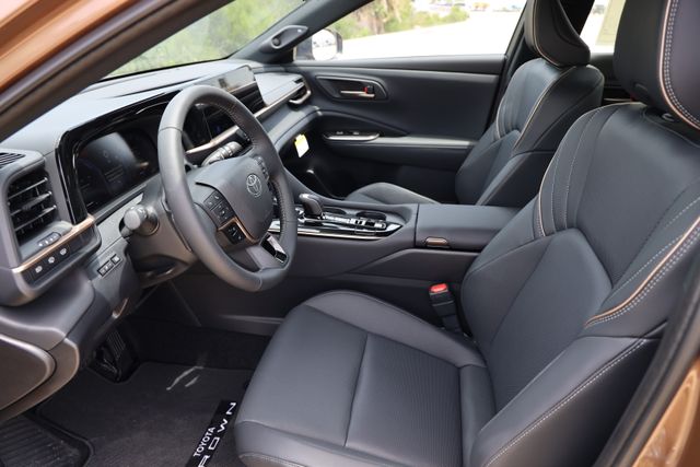 2026 Toyota Crown Signia Limited - Photo 12
