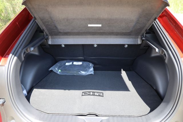 2026 Toyota C-HR SE - Photo 11