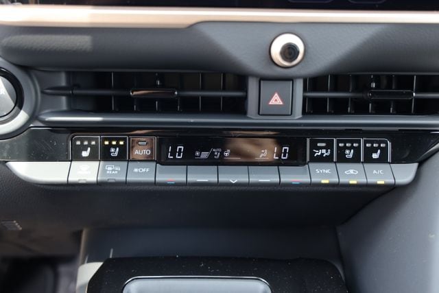2026 Toyota Crown Signia Limited - Photo 21