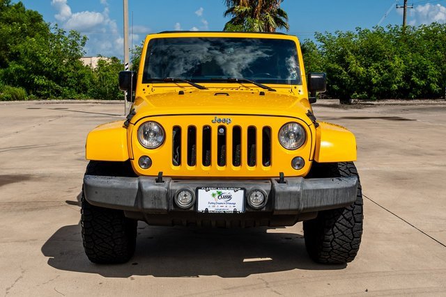 2015 Jeep Wrangler Unlimited Rubicon photo 2