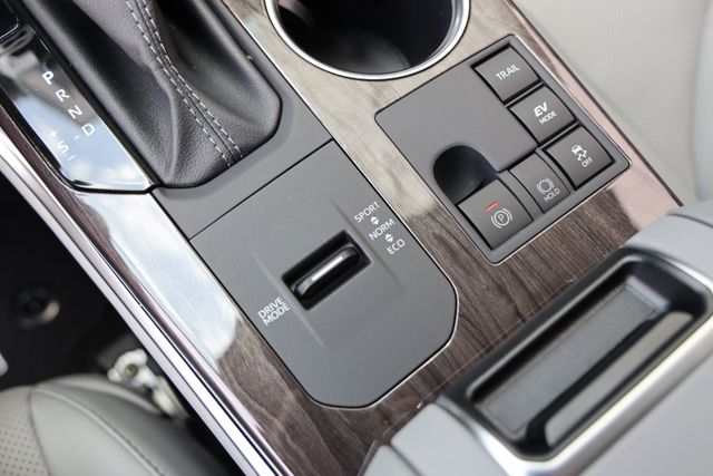 2026 Toyota Highlander Limited - Photo 25