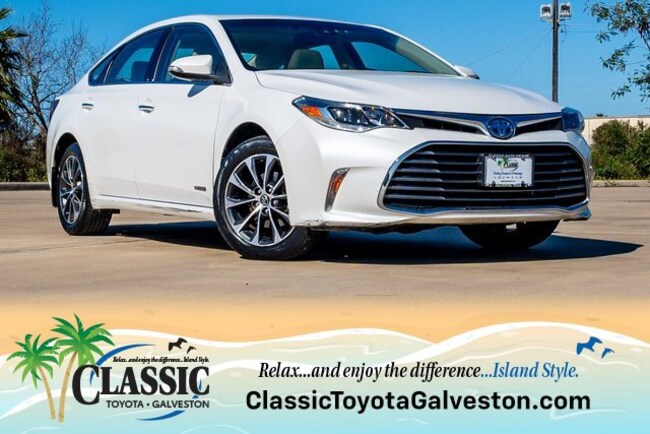 2017 Toyota Avalon Hybrid XLE Premium Sedan