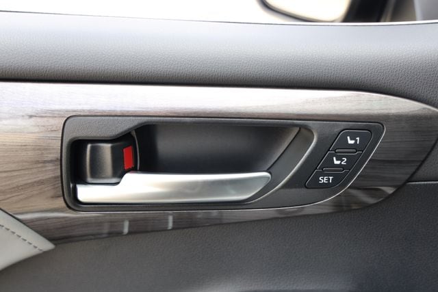 2026 Toyota Highlander Limited - Photo 16