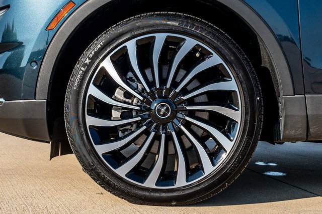 2023 Lincoln Nautilus Black Label photo 2