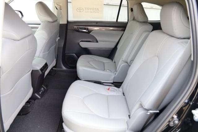 2026 Toyota Highlander Limited - Photo 13