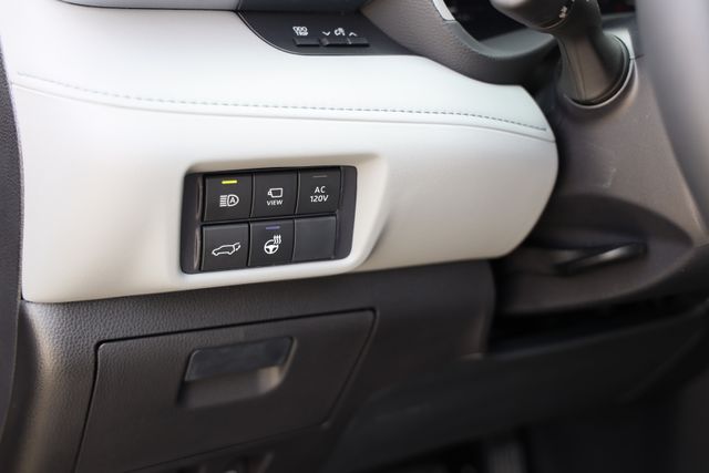 2026 Toyota Highlander Limited - Photo 18
