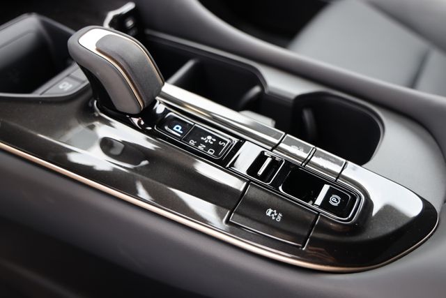 2026 Toyota Crown Signia Limited - Photo 24