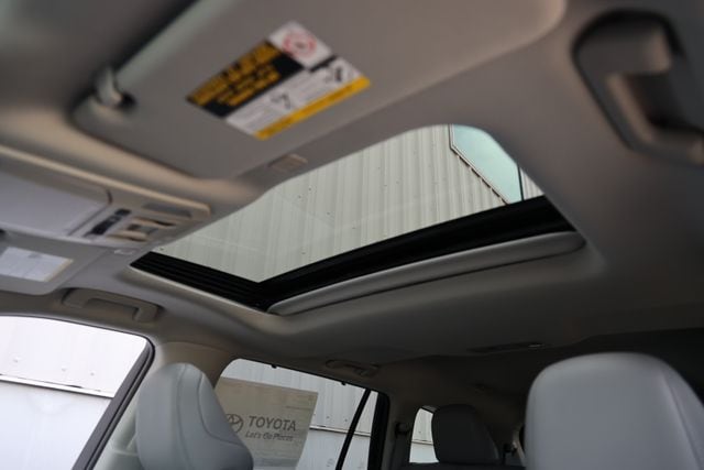 2026 Toyota Highlander Limited - Photo 28