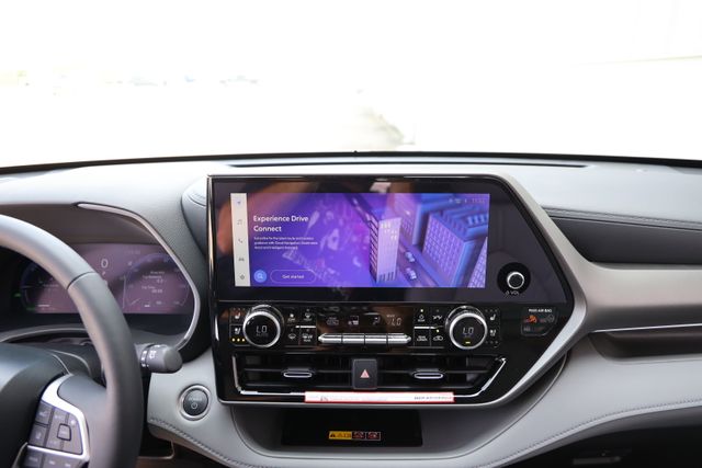 2026 Toyota Highlander Limited - Photo 19