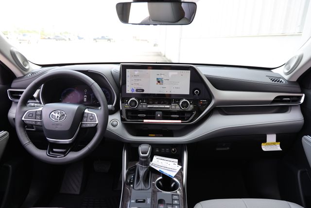 2026 Toyota Highlander Limited - Photo 31