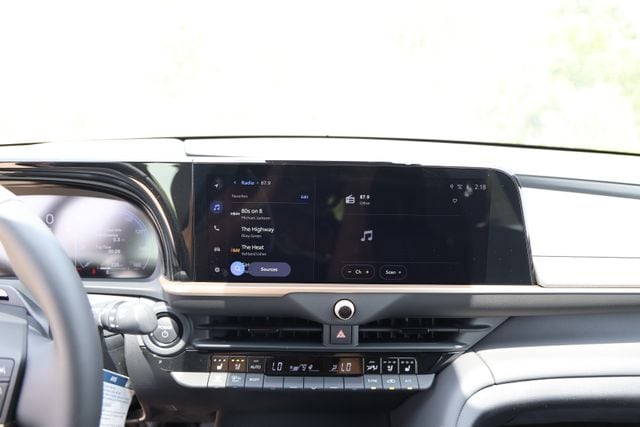 2026 Toyota Crown Signia Limited - Photo 19