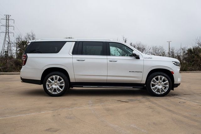 2022 Chevrolet Suburban High Country photo 4
