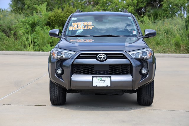 2022 Toyota 4Runner SR5 photo 2