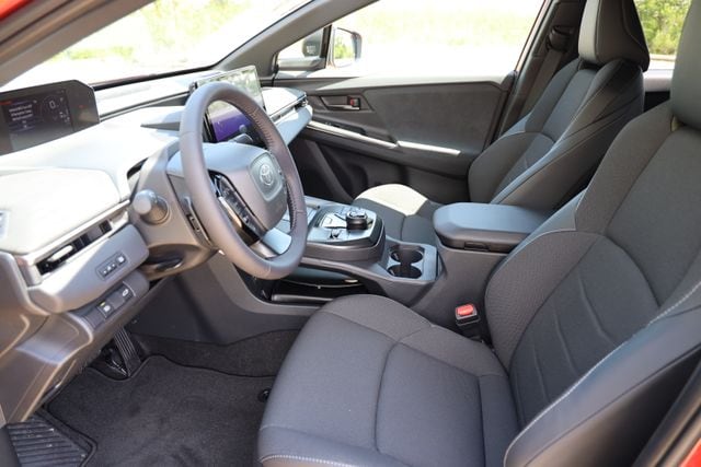 2026 Toyota C-HR SE - Photo 12