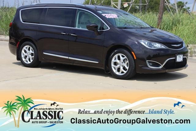 2018 Chrysler Pacifica Touring L's photo