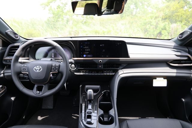 2026 Toyota Crown Signia Limited - Photo 29