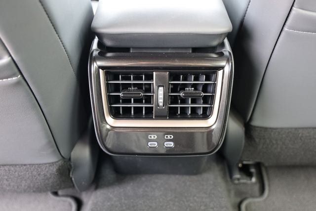 2026 Toyota Crown Signia Limited - Photo 28