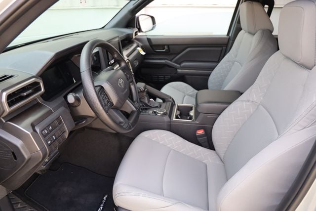 2026 Toyota Tacoma SR5 - Photo 12