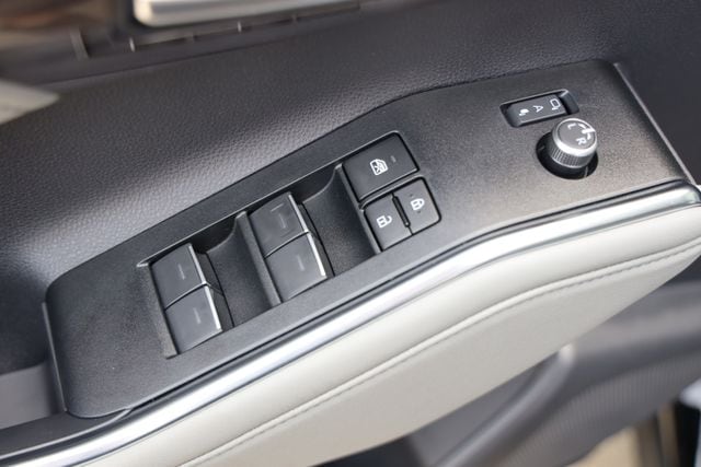 2026 Toyota Highlander Limited - Photo 17