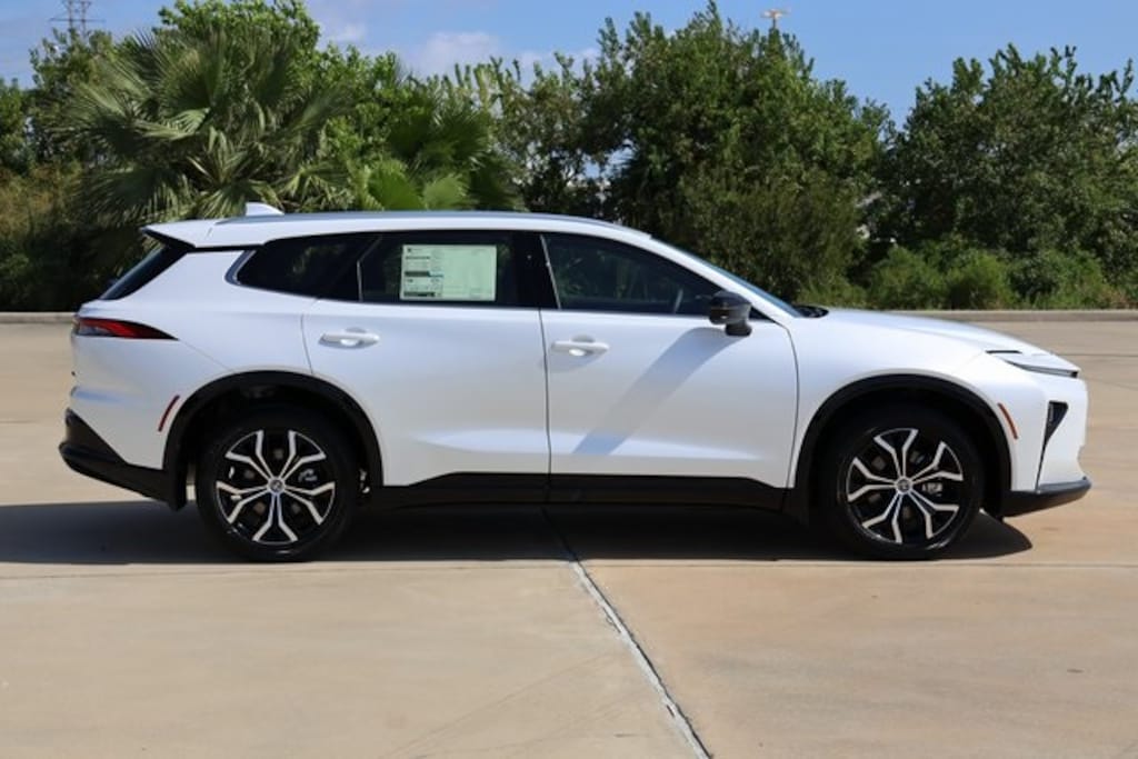 New 2025 Toyota Crown Signia XLE XLE