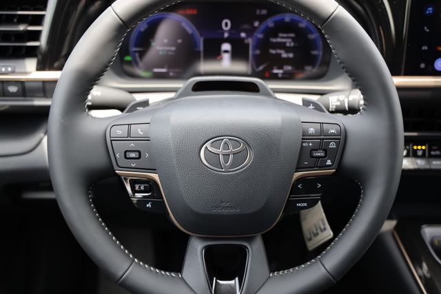 2026 Toyota Crown Signia Limited - Photo 30