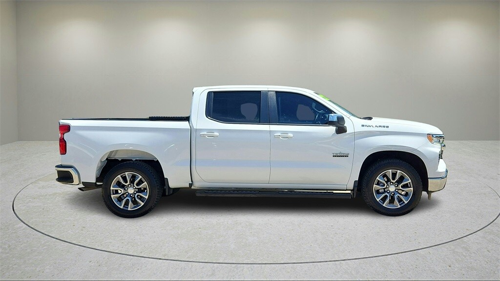 2022 Chevrolet Silverado 1500 LT photo 2