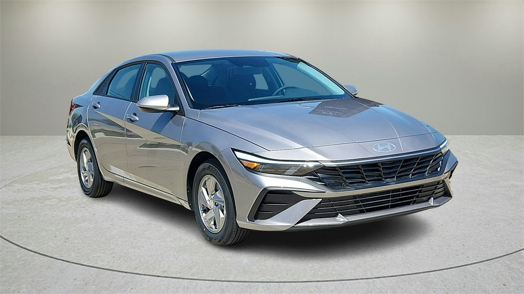 2025 Hyundai Elantra SE's photo