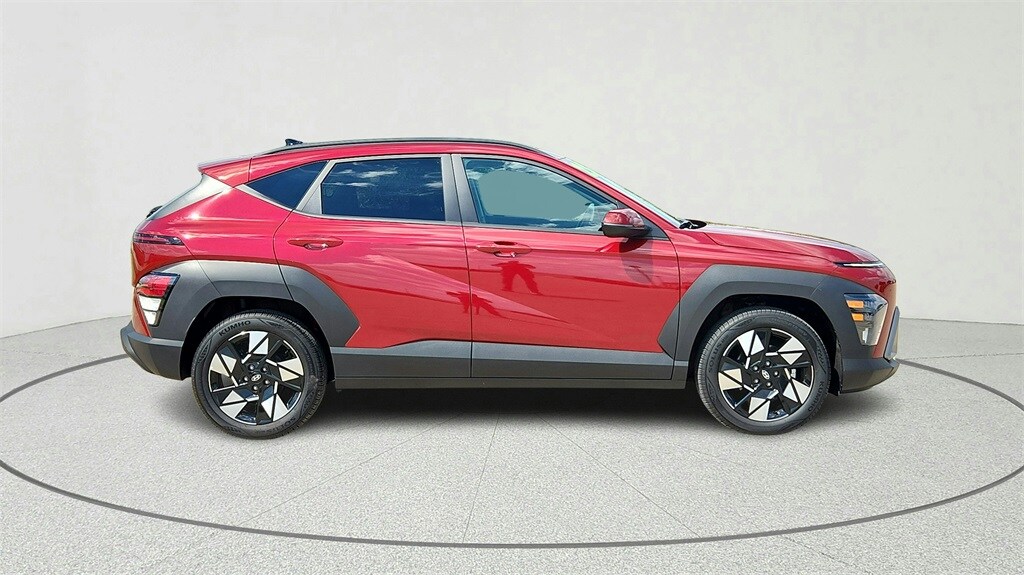 2025 Hyundai Kona SEL photo 2