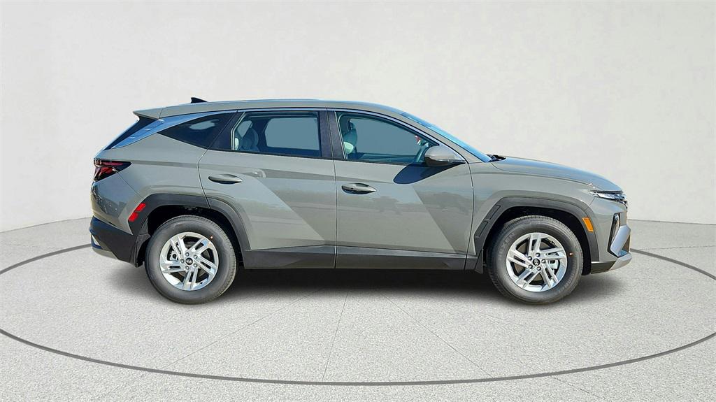 2026 Hyundai Tucson SE photo 2