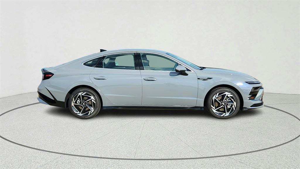 2026 Hyundai Sonata SEL Sport photo 2