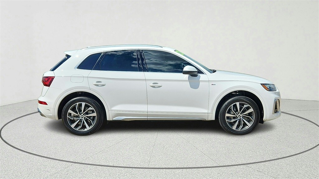 2022 Audi Q5 45 S line Premium photo 2