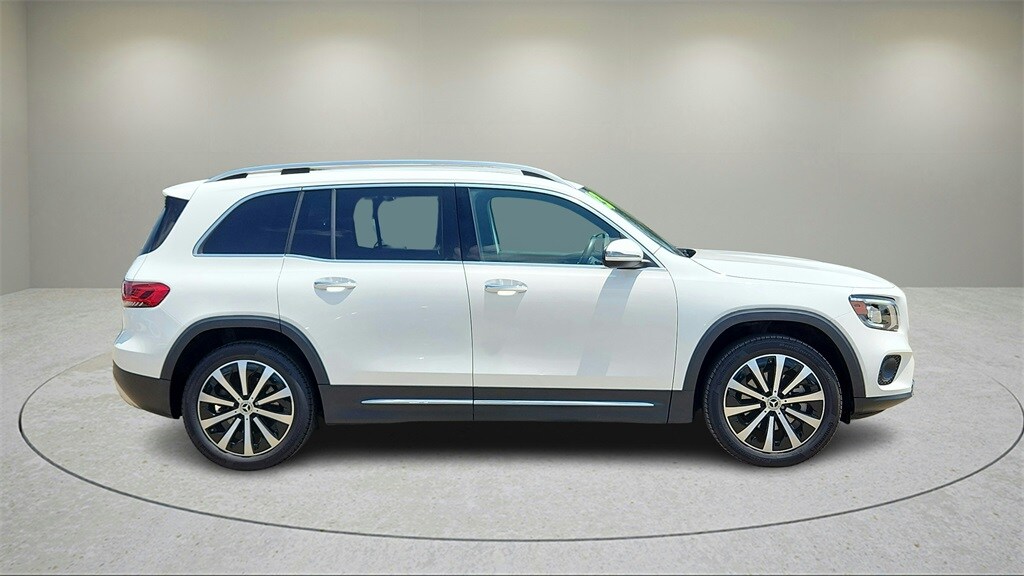2023 Mercedes Benz GLB 250 4MATIC photo 2
