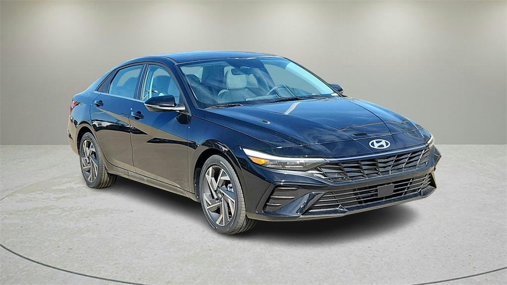 New 2025 Hyundai Elantra Limited Sedan