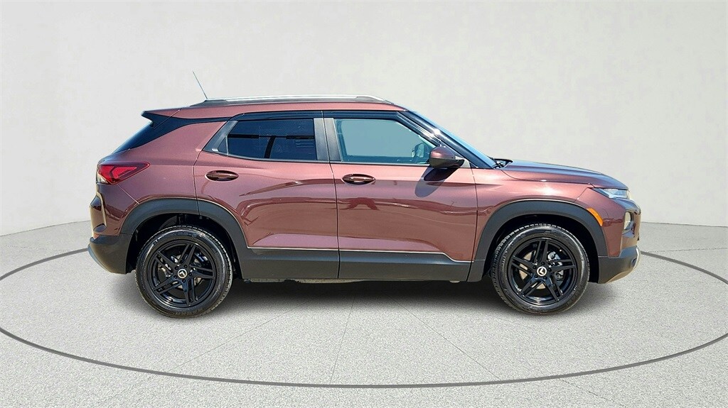 2022 Chevrolet Trailblazer LT photo 2