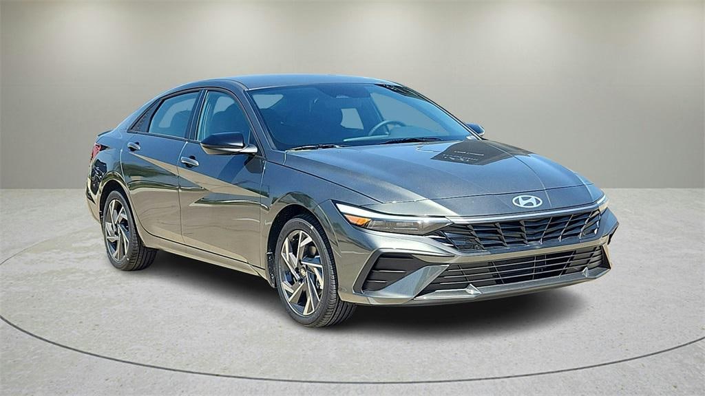 New 2025 Hyundai Elantra SEL Sport Sedan