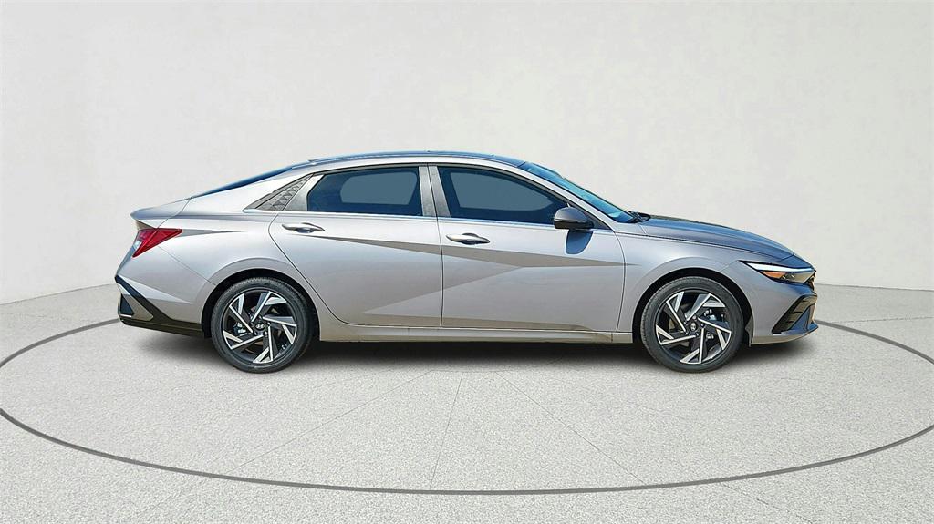 2025 Hyundai Elantra Hybrid SEL Sport photo 2