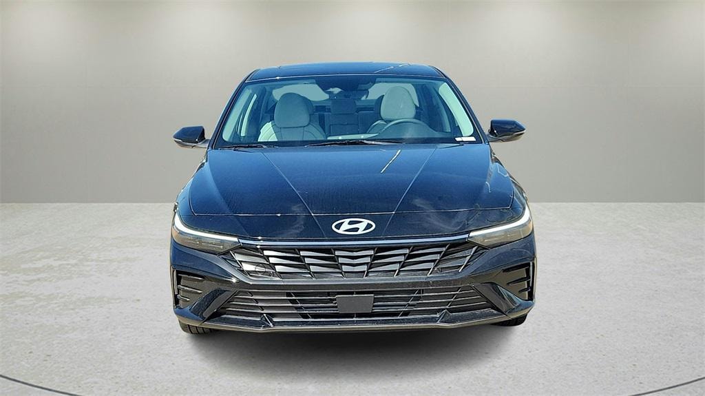 New 2025 Hyundai Elantra Limited Sedan