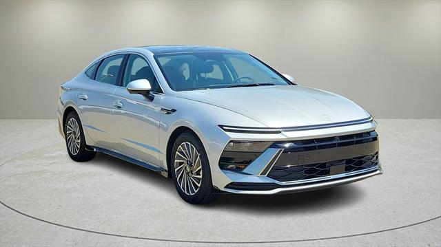 2025 Hyundai Sonata Hybrid Sedan 