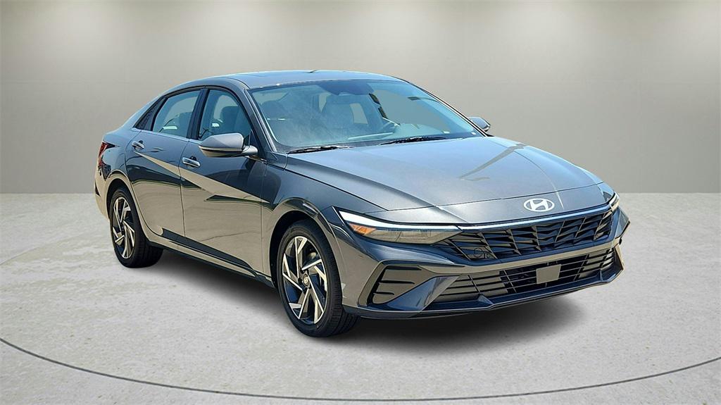 2025 Hyundai Elantra Sedan 