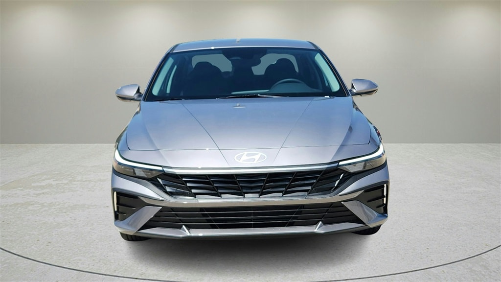 Used 2025 Hyundai Elantra SE Sedan