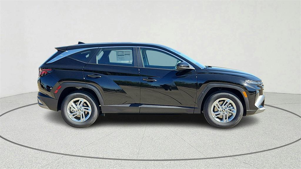 2026 Hyundai Tucson SE photo 2