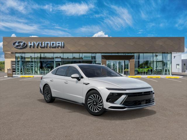2025 Hyundai Sonata Hybrid Limited photo 2