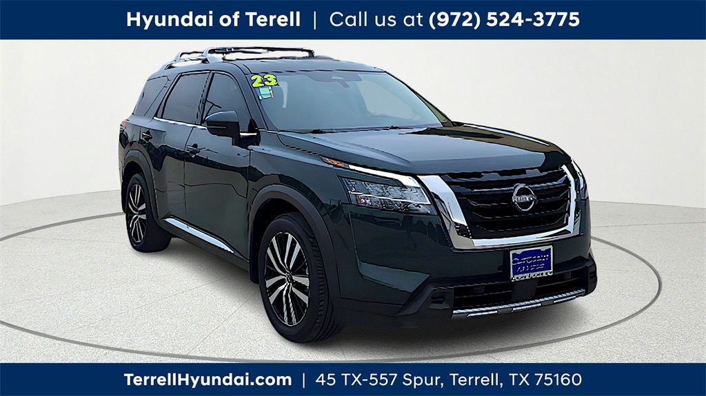 2023 Nissan Pathfinder Platinum's photo