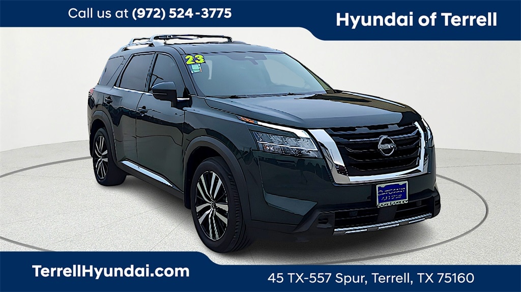 2023 Nissan Pathfinder Platinum's photo