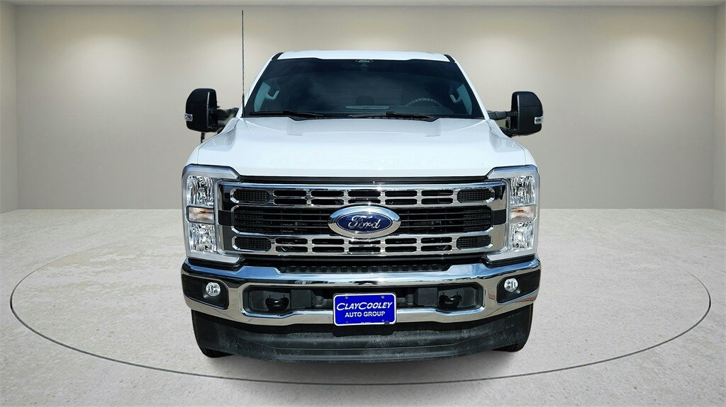 2025 Ford F-350 XLT photo 2