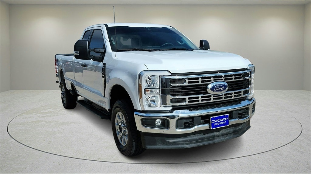 2025 Ford F-350 Super Duty XLT's photo