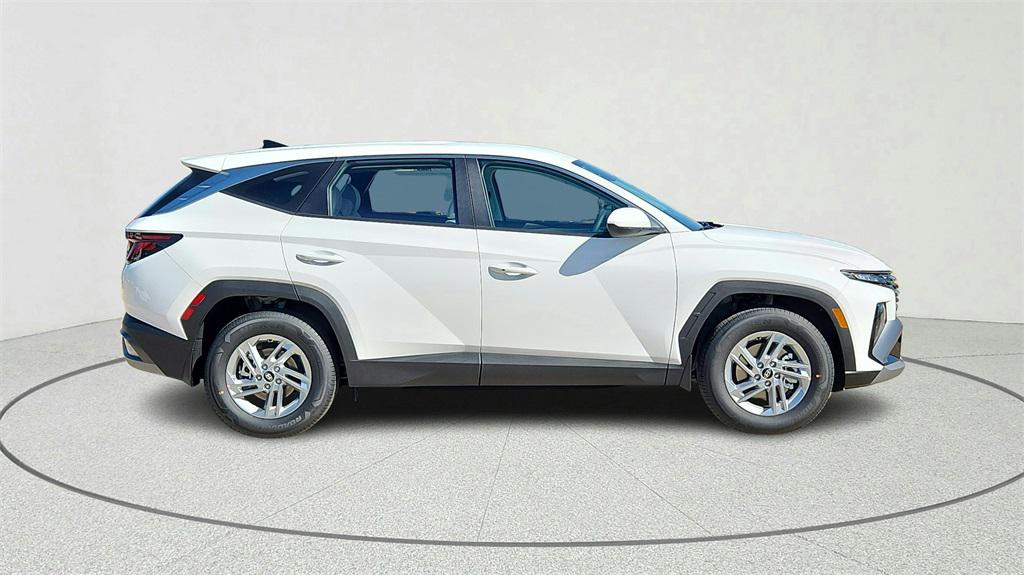 2026 Hyundai Tucson SE photo 2