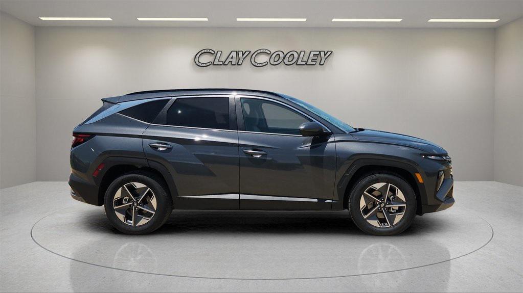 2026 Hyundai Tucson SEL photo 2