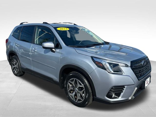 2023 Subaru Forester Premium photo 3